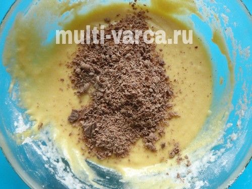Відкритий вишневий пиріг із шоколадом у мультиварці