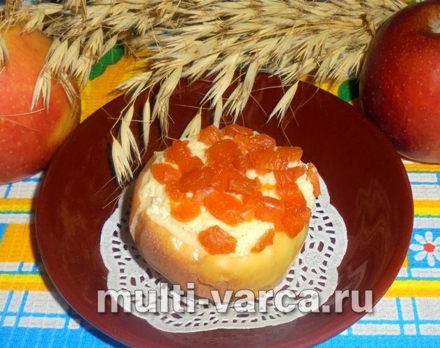 Запечені яблука з сиром і курагою