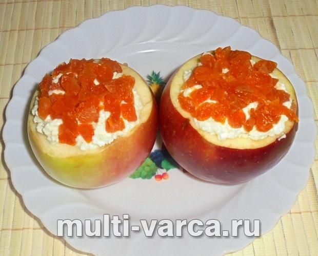 Запечені яблука з сиром і курагою