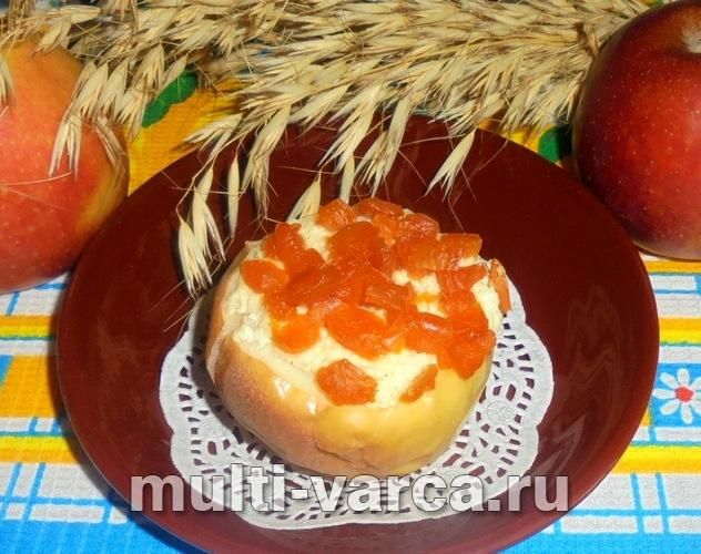 Запечені яблука з сиром і курагою