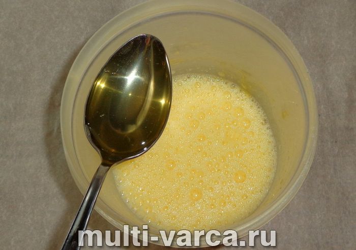 Дієтична шарлотка з яблуками без цукру, без олії та без борошна