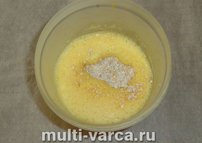 Дієтична шарлотка з яблуками без цукру, без олії та без борошна