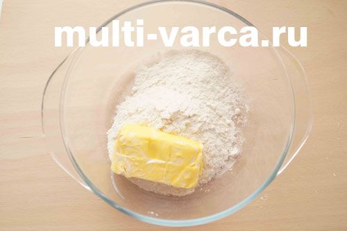 Дуже смачний пиріг зі сметанною заливкою в мультиварці