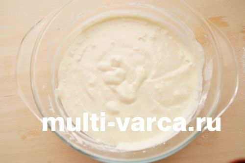 Дуже смачний пиріг зі сметанною заливкою в мультиварці