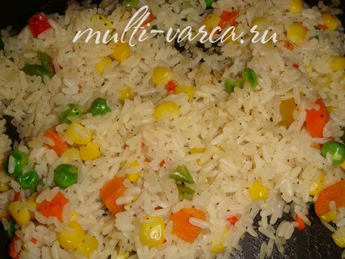 Фаршировані кальмари з рисом і овочами на пару