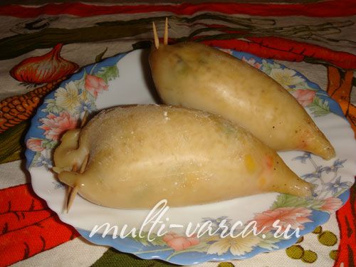 Фаршировані кальмари з рисом і овочами на пару