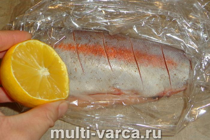 Форель цілком у мультиварці