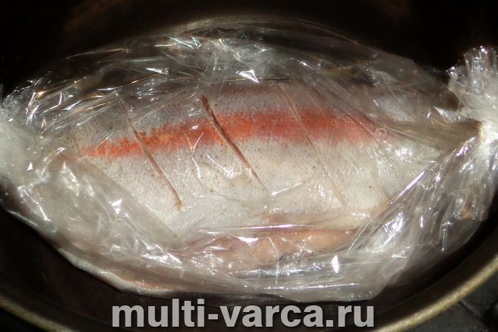 Форель цілком у мультиварці
