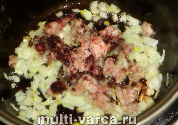 Горохова каша з фаршем у мультиварці