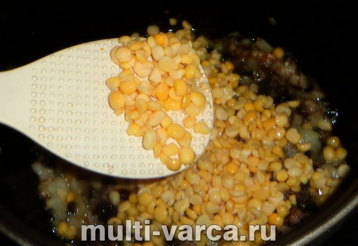 Горохова каша з фаршем у мультиварці
