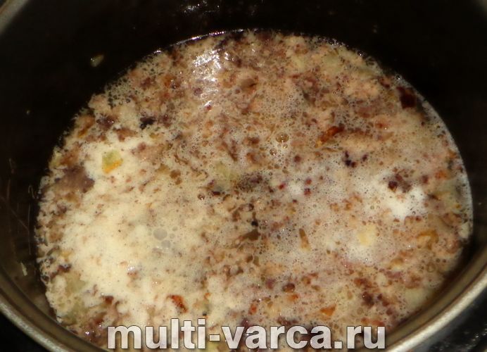 Горохова каша з фаршем у мультиварці
