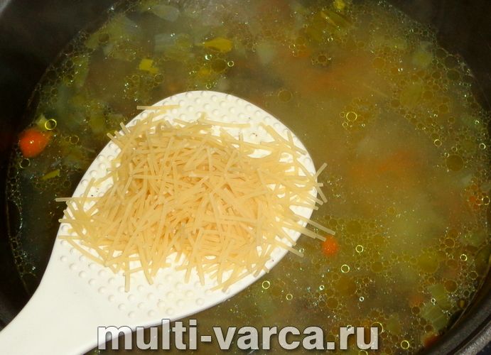 Грибний суп із вермішеллю в мультиварці