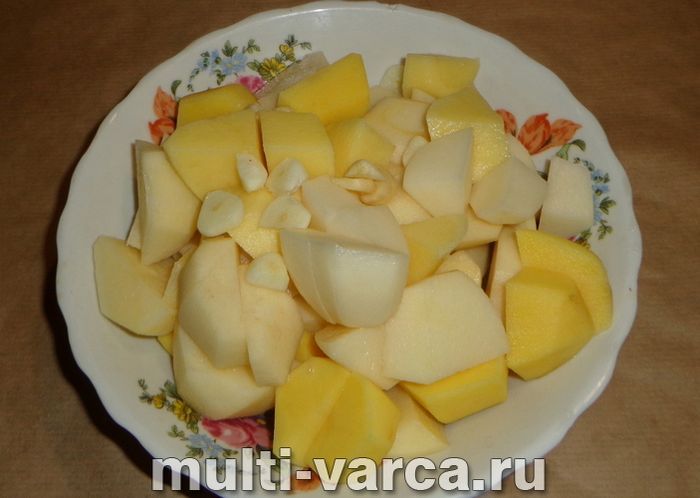Грудинка з картоплею в мультиварці