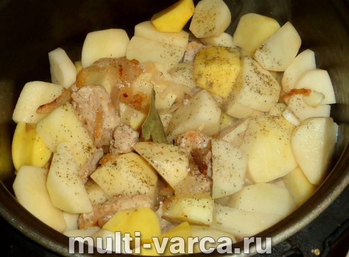 Грудинка з картоплею в мультиварці