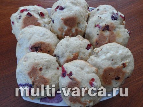 Імбирно-коричневе печиво з брусницею та яблуком