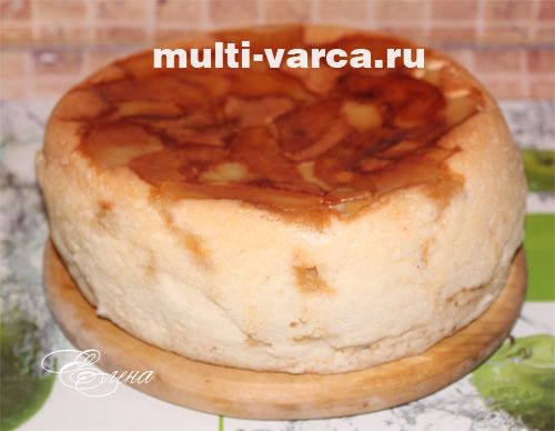 Яблучна шарлотка в мультиварці