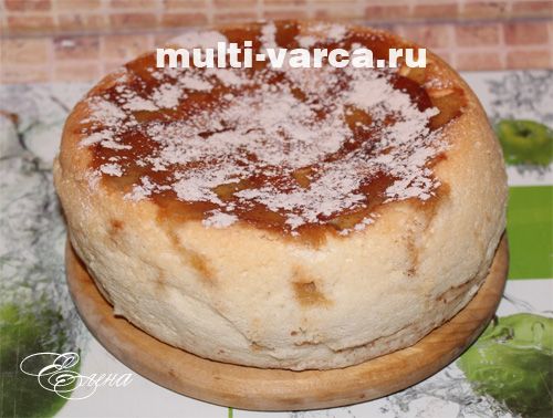 Яблучна шарлотка в мультиварці