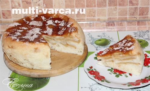 Яблучна шарлотка в мультиварці