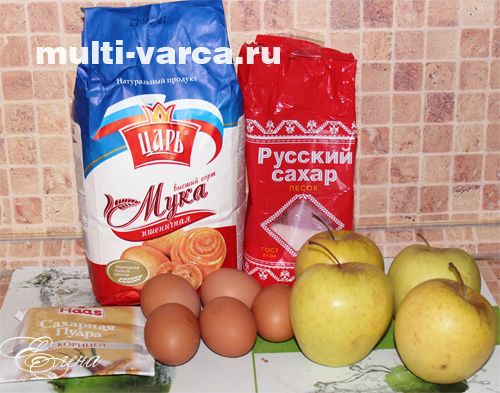 Яблучна шарлотка в мультиварці