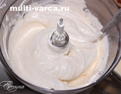 Яблучна шарлотка в мультиварці