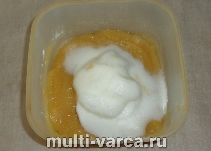 Яблучний пудинг у мультиварці