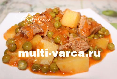 Яловичий гуляш із підливою та зеленим горошком у мультиварці
