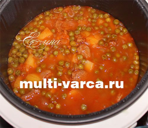 Яловичий гуляш із підливою та зеленим горошком у мультиварці