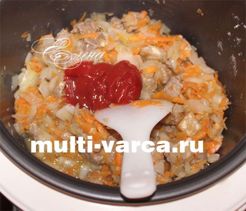 Яловичий гуляш із підливою та зеленим горошком у мультиварці