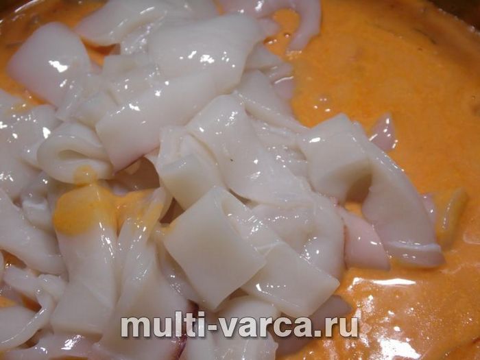 Кальмари в грецькому соусі