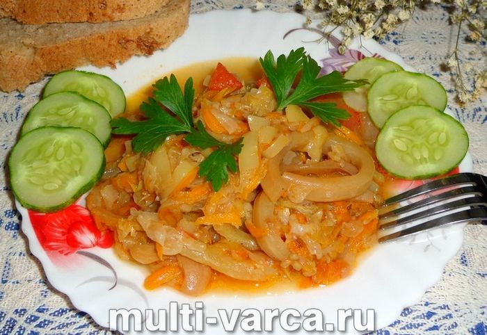 Кальмари з овочами в мультиварці