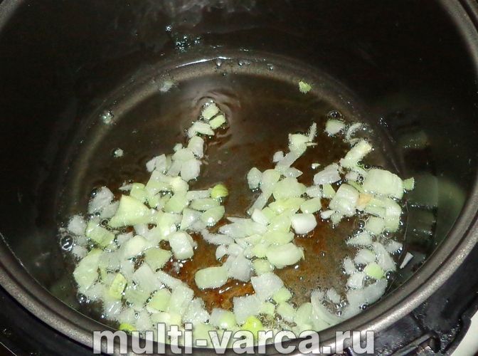 Кальмари з овочами в мультиварці