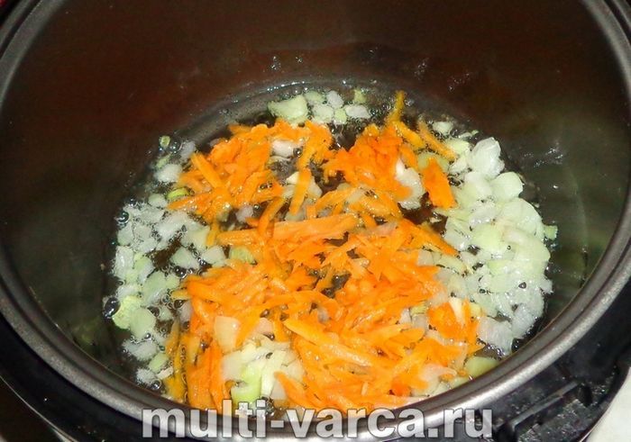 Кальмари з овочами в мультиварці