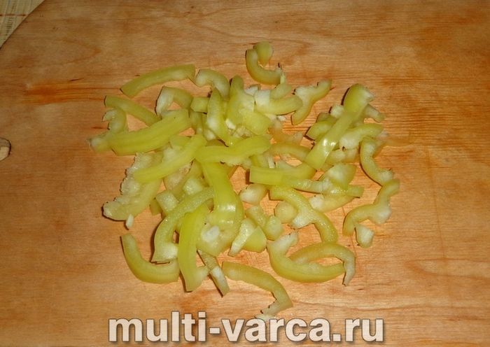 Кальмари з овочами в мультиварці
