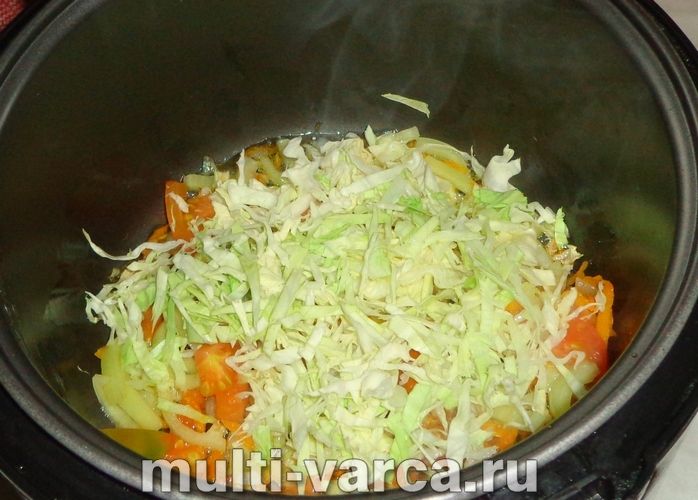 Кальмари з овочами в мультиварці