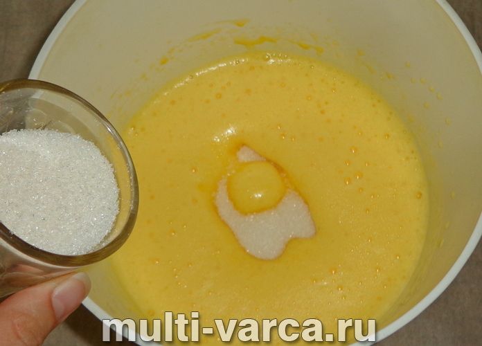 Кекс із варенням у мультиварці