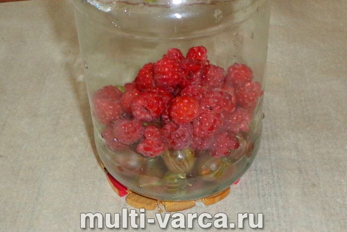 Компот із аґрусу та малини на зиму