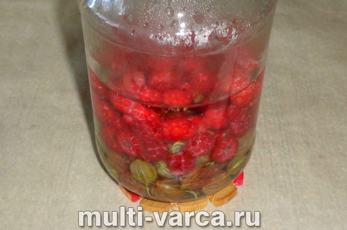 Компот із аґрусу та малини на зиму