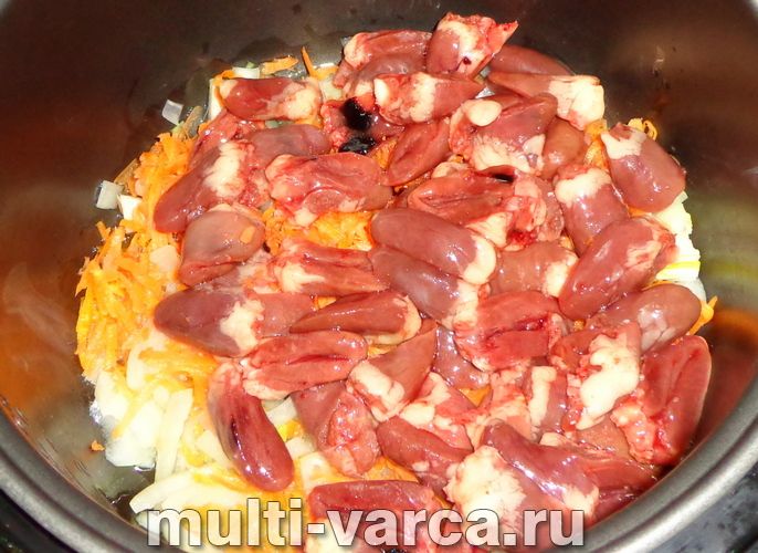 Курячі сердечка з макаронами в мультиварці
