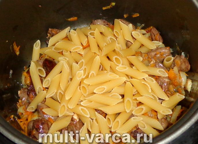 Курячі сердечка з макаронами в мультиварці