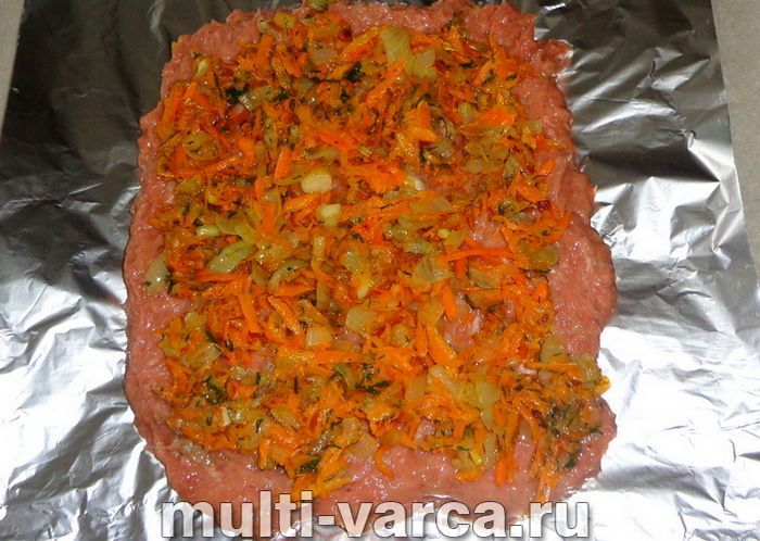 Курячий рулет з овочами в духовці