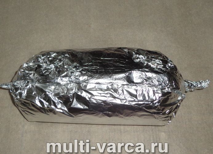 Курячий рулет з овочами в духовці