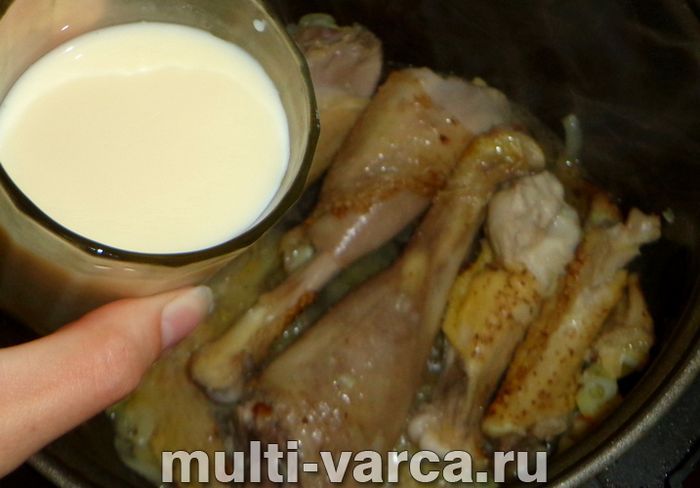 Курка в молоці в мультиварці