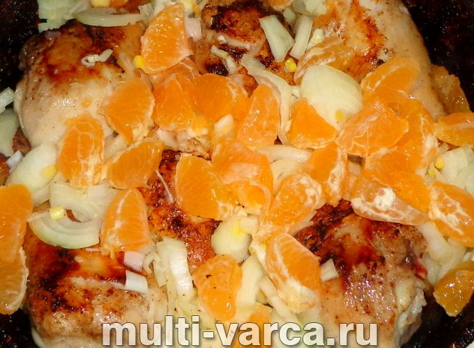 Курка з мандаринами в духовці