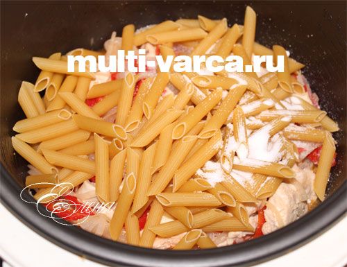 Макарони з куркою в мультиварці