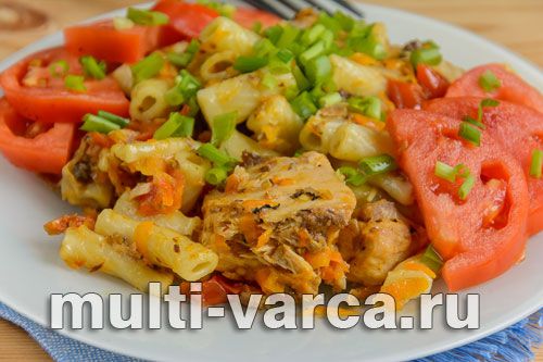 Макарони з тунцем і помідорами