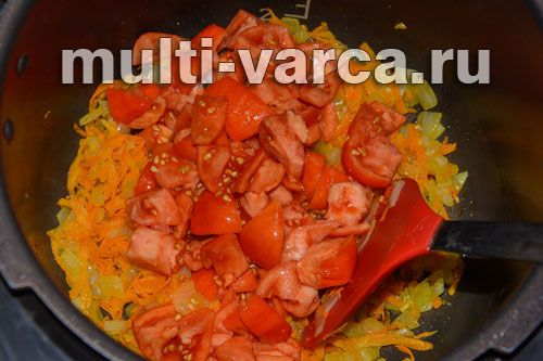 Макарони з тунцем і помідорами