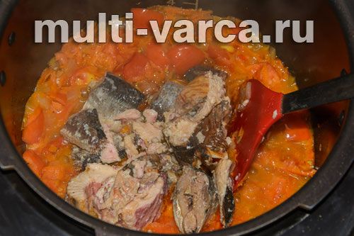 Макарони з тунцем і помідорами