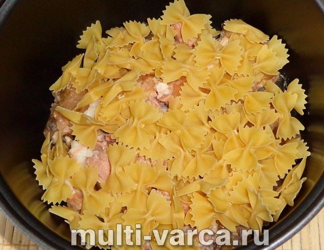Макарони з тушонкою в мультиварці
