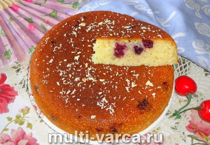 Манник із ягодами в мультиварці