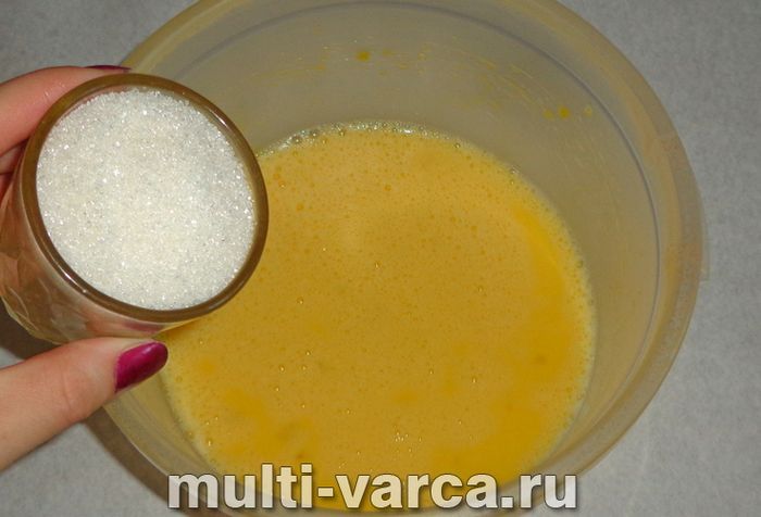 Манник із ягодами в мультиварці